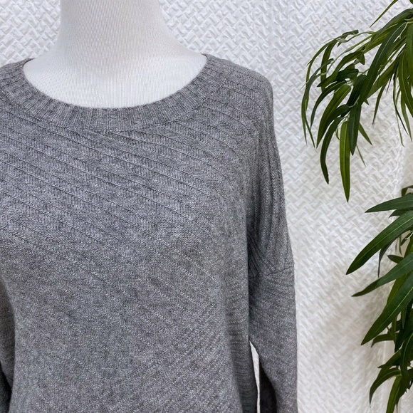 Vivante by VSA Crew Neck Knit Sweater Lace Up Cuff - Picture 2 of 6